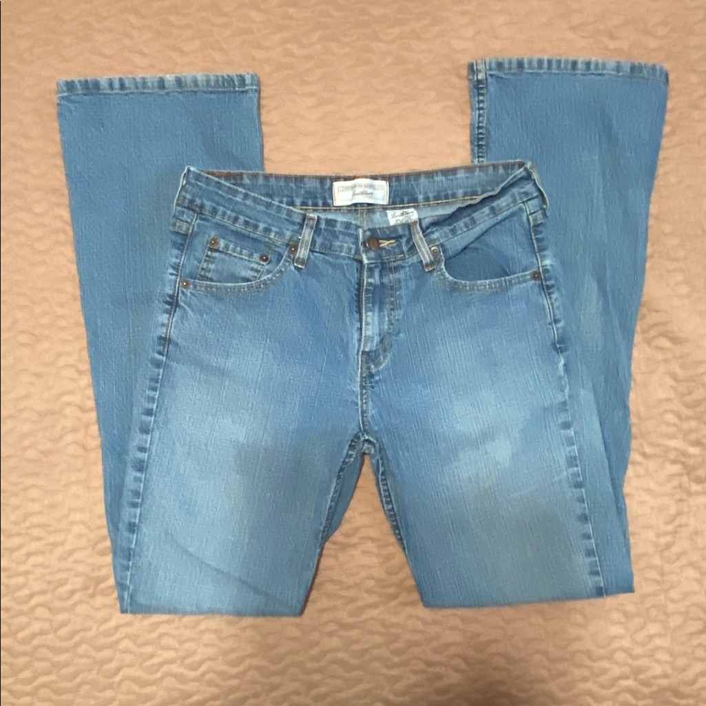 Levis Lowrise Bootcut Jeans 8l